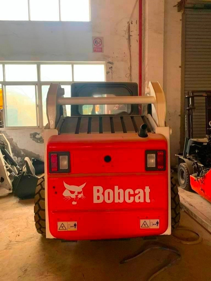 Bobcat S 185 - Mini utovarivač: slika Bobcat S 185 - Mini utovarivač Bobcat S 185 - Mini utovarivač: slika Bobcat S 185 - Mini utovarivač