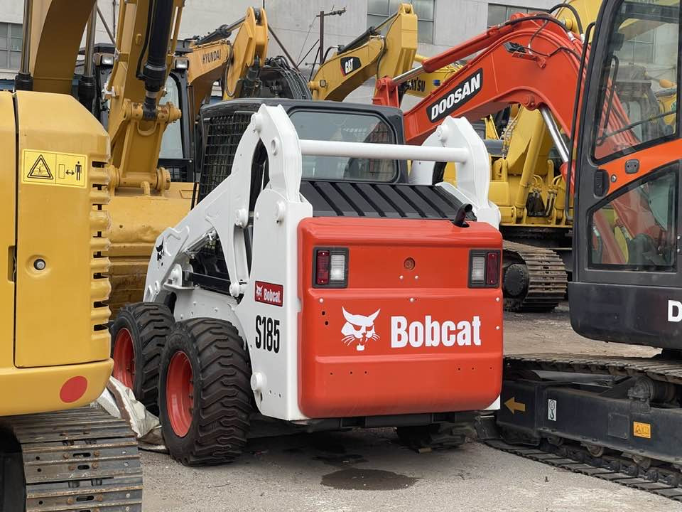Bobcat S185 S185 - Mini utovarivač: slika Bobcat S185 S185 - Mini utovarivač Bobcat S185 S185 - Mini utovarivač: slika Bobcat S185 S185 - Mini utovarivač
