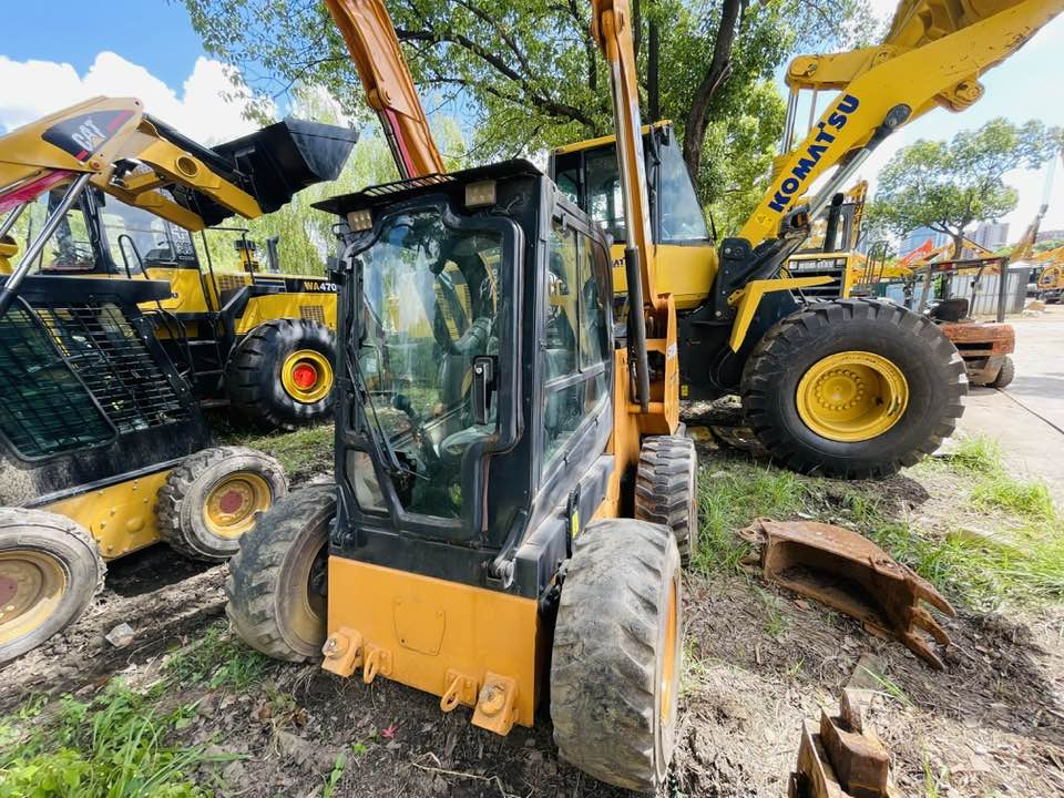 CASE SR250 - Mini utovarivač: slika CASE SR250 - Mini utovarivač CASE SR250 - Mini utovarivač: slika CASE SR250 - Mini utovarivač