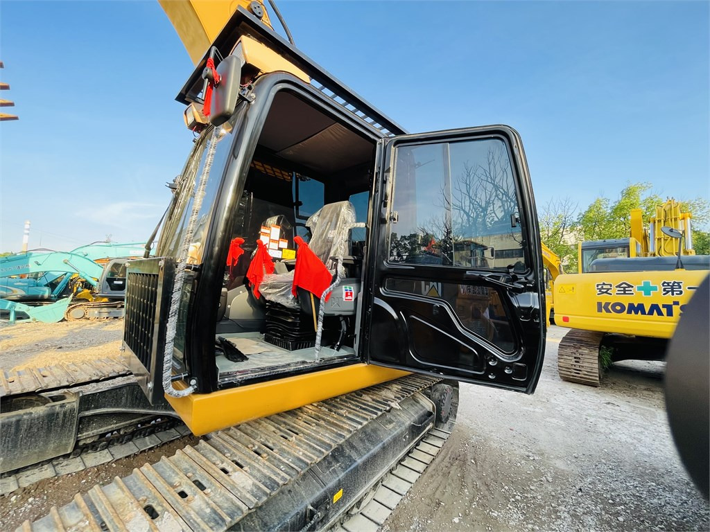CAT 320D2 L - Bager: slika CAT 320D2 L - Bager CAT 320D2 L - Bager: slika CAT 320D2 L - Bager