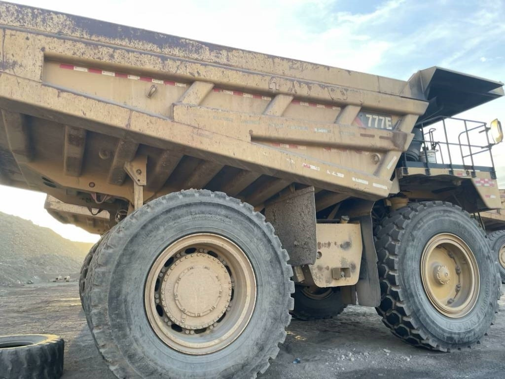 CAT 777e - Kruti istovarivač/ Kamion za prijevoz kamenja: slika CAT 777e - Kruti istovarivač/ Kamion za prijevoz kamenja CAT 777e - Kruti istovarivač/ Kamion za prijevoz kamenja: slika CAT 777e - Kruti istovarivač/ Kamion za prijevoz kamenja