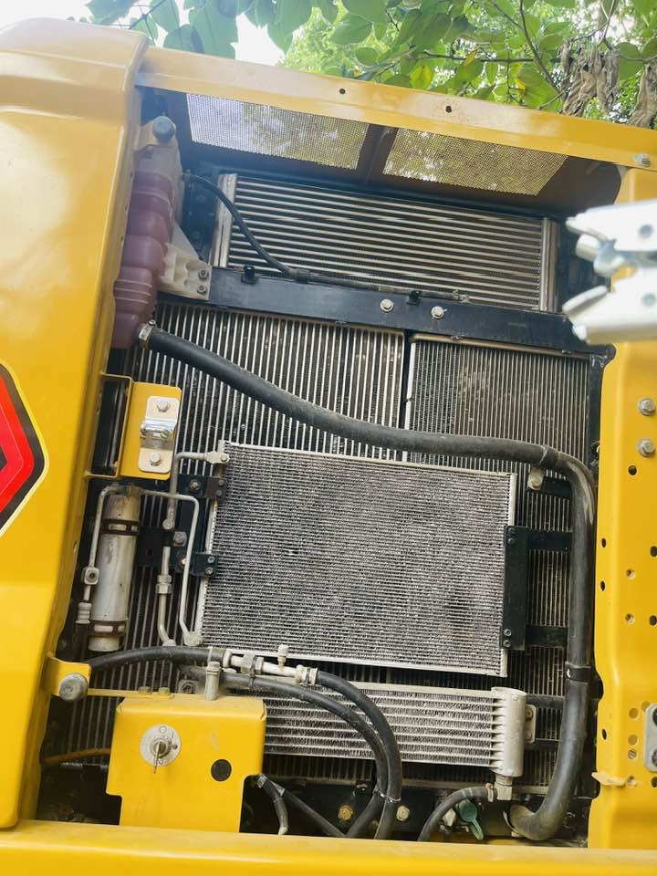 Caterpillar 323 - Bager: slika Caterpillar 323 - Bager Caterpillar 323 - Bager: slika Caterpillar 323 - Bager