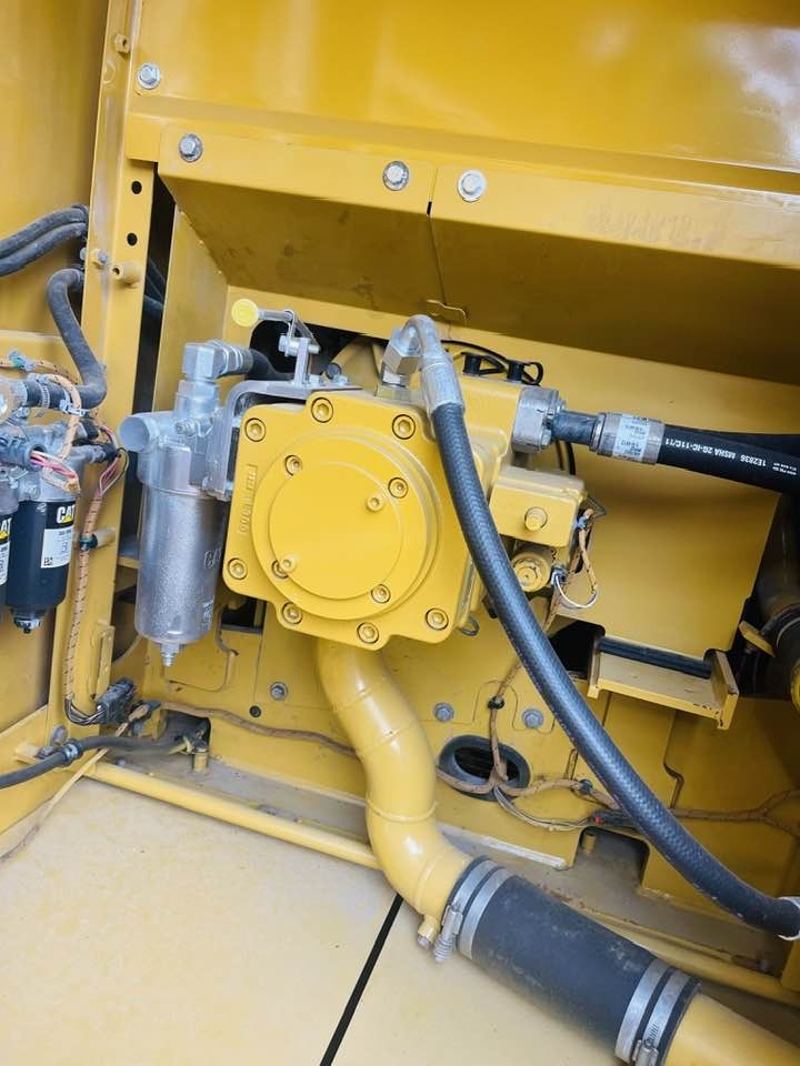 Caterpillar 323 - Bager: slika Caterpillar 323 - Bager Caterpillar 323 - Bager: slika Caterpillar 323 - Bager