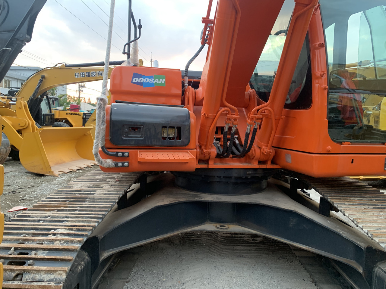 DOOSAN DX225LC - Bager na kotačima: slika DOOSAN DX225LC - Bager na kotačima DOOSAN DX225LC - Bager na kotačima: slika DOOSAN DX225LC - Bager na kotačima
