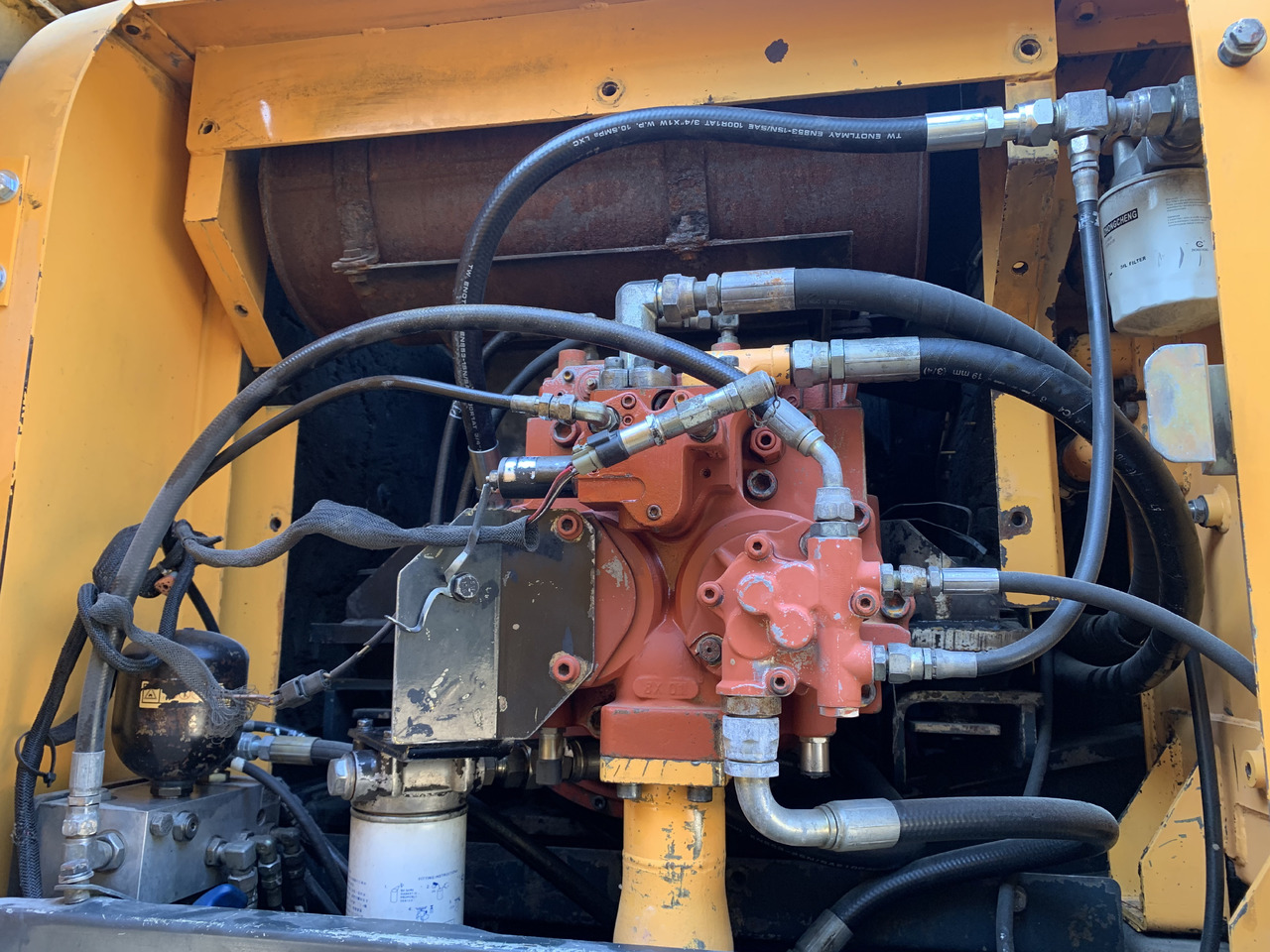 HYUNDAI R210W-9 - Bager na kotačima: slika HYUNDAI R210W-9 - Bager na kotačima HYUNDAI R210W-9 - Bager na kotačima: slika HYUNDAI R210W-9 - Bager na kotačima