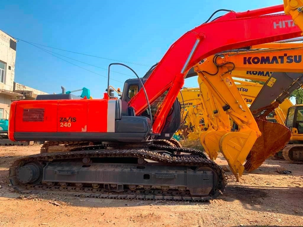 Hitachi Zaxis 240 - Bager gusjeničar: slika Hitachi Zaxis 240 - Bager gusjeničar Hitachi Zaxis 240 - Bager gusjeničar: slika Hitachi Zaxis 240 - Bager gusjeničar