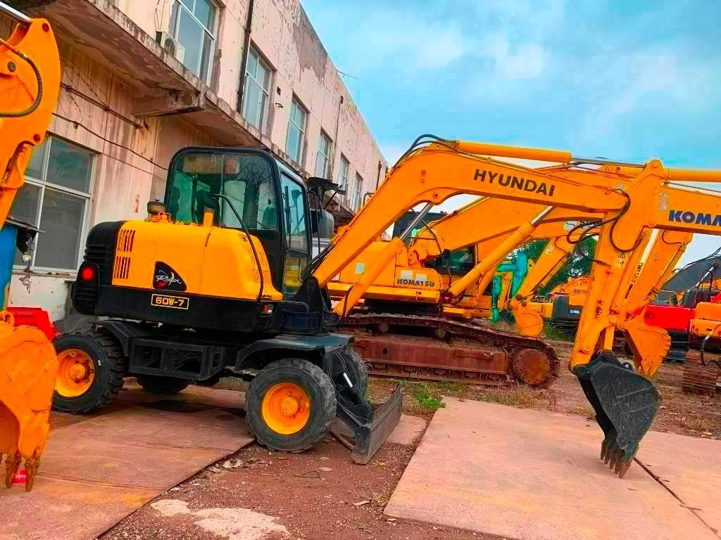 Hyundai Robex 60 W-7 - Bager na kotačima: slika Hyundai Robex 60 W-7 - Bager na kotačima Hyundai Robex 60 W-7 - Bager na kotačima: slika Hyundai Robex 60 W-7 - Bager na kotačima