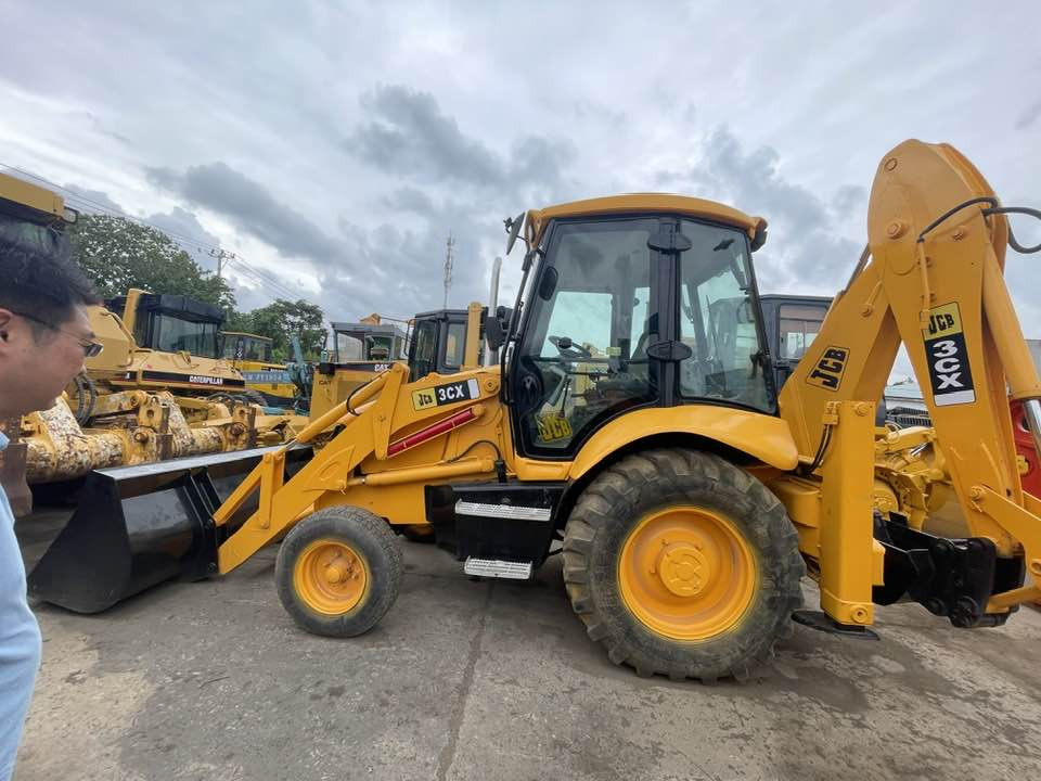 JCB 3Cx - Rovokopač-utovarivač: slika JCB 3Cx - Rovokopač-utovarivač JCB 3Cx - Rovokopač-utovarivač: slika JCB 3Cx - Rovokopač-utovarivač