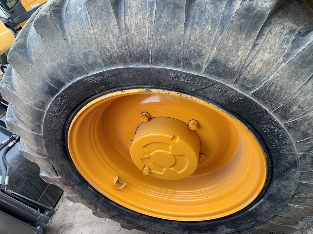 JCB 4CX - Utovarivač na kotačima: slika JCB 4CX - Utovarivač na kotačima JCB 4CX - Utovarivač na kotačima: slika JCB 4CX - Utovarivač na kotačima