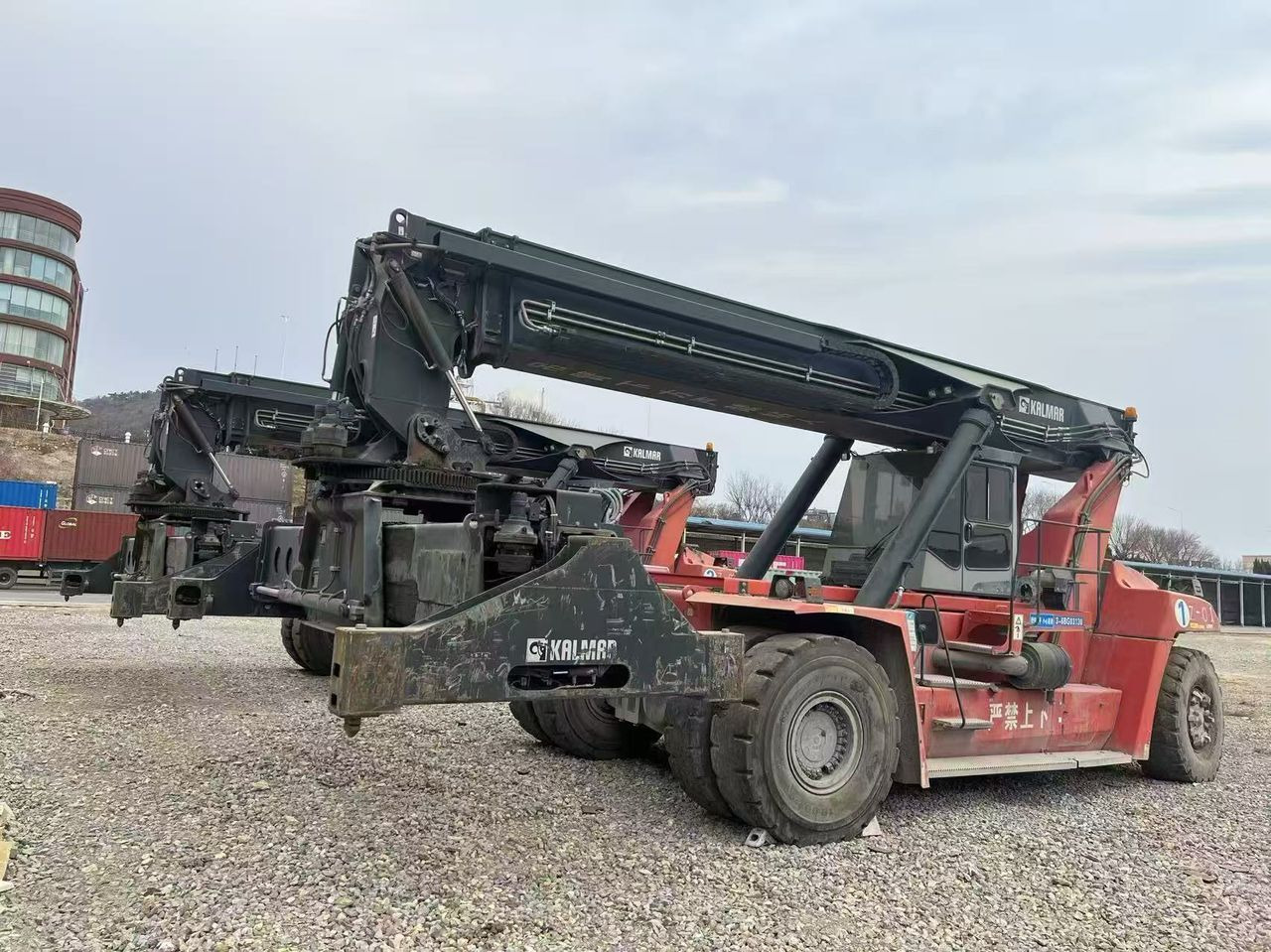 KALMAR DRT450 - Dohvatni viličar: slika KALMAR DRT450 - Dohvatni viličar KALMAR DRT450 - Dohvatni viličar: slika KALMAR DRT450 - Dohvatni viličar