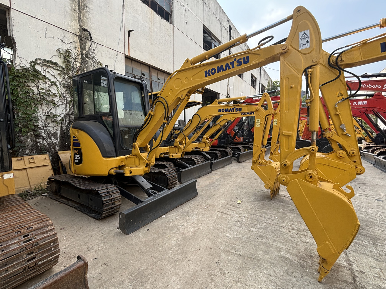 KOMATSU PC35MR - Mini bager: slika KOMATSU PC35MR - Mini bager KOMATSU PC35MR - Mini bager: slika KOMATSU PC35MR - Mini bager
