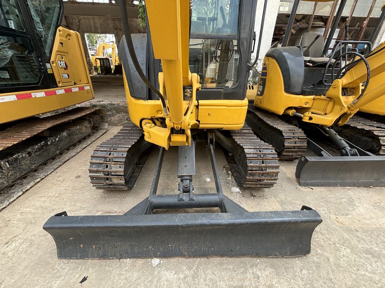 KOMATSU PC35MR - Mini bager: slika KOMATSU PC35MR - Mini bager KOMATSU PC35MR - Mini bager: slika KOMATSU PC35MR - Mini bager