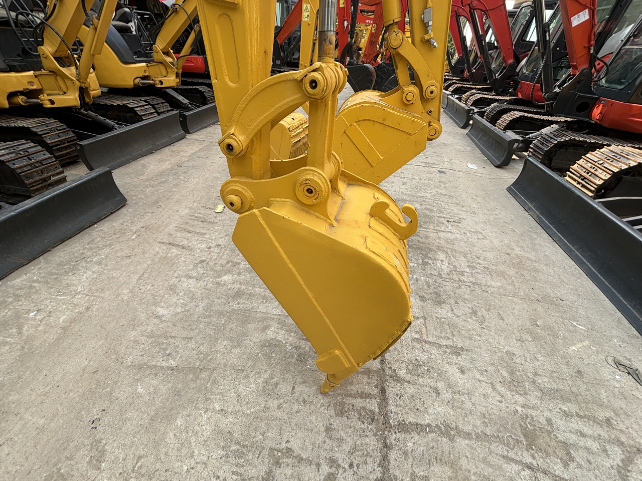 KOMATSU PC35MR - Mini bager: slika KOMATSU PC35MR - Mini bager KOMATSU PC35MR - Mini bager: slika KOMATSU PC35MR - Mini bager