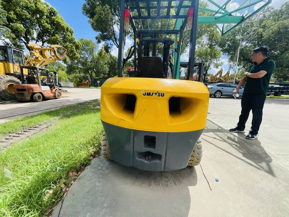 Komatsu 30 series - Plinski viličar: slika Komatsu 30 series - Plinski viličar Komatsu 30 series - Plinski viličar: slika Komatsu 30 series - Plinski viličar