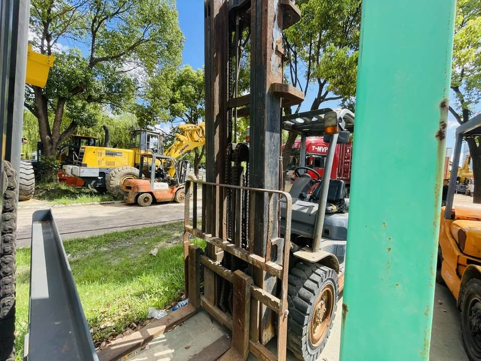 Komatsu 30 series - Plinski viličar: slika Komatsu 30 series - Plinski viličar Komatsu 30 series - Plinski viličar: slika Komatsu 30 series - Plinski viličar