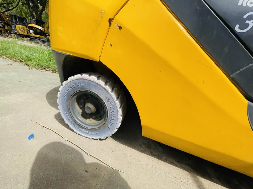 Komatsu 30 series - Plinski viličar: slika Komatsu 30 series - Plinski viličar Komatsu 30 series - Plinski viličar: slika Komatsu 30 series - Plinski viličar