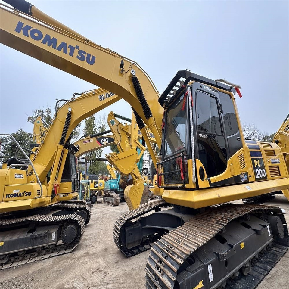 Komatsu PC 200 - Bager gusjeničar: slika Komatsu PC 200 - Bager gusjeničar Komatsu PC 200 - Bager gusjeničar: slika Komatsu PC 200 - Bager gusjeničar