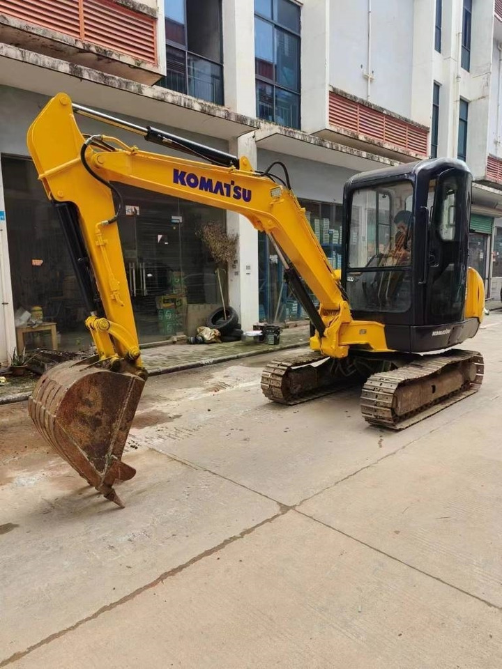Komatsu PC 35 R-8 - Mini bager: slika Komatsu PC 35 R-8 - Mini bager Komatsu PC 35 R-8 - Mini bager: slika Komatsu PC 35 R-8 - Mini bager