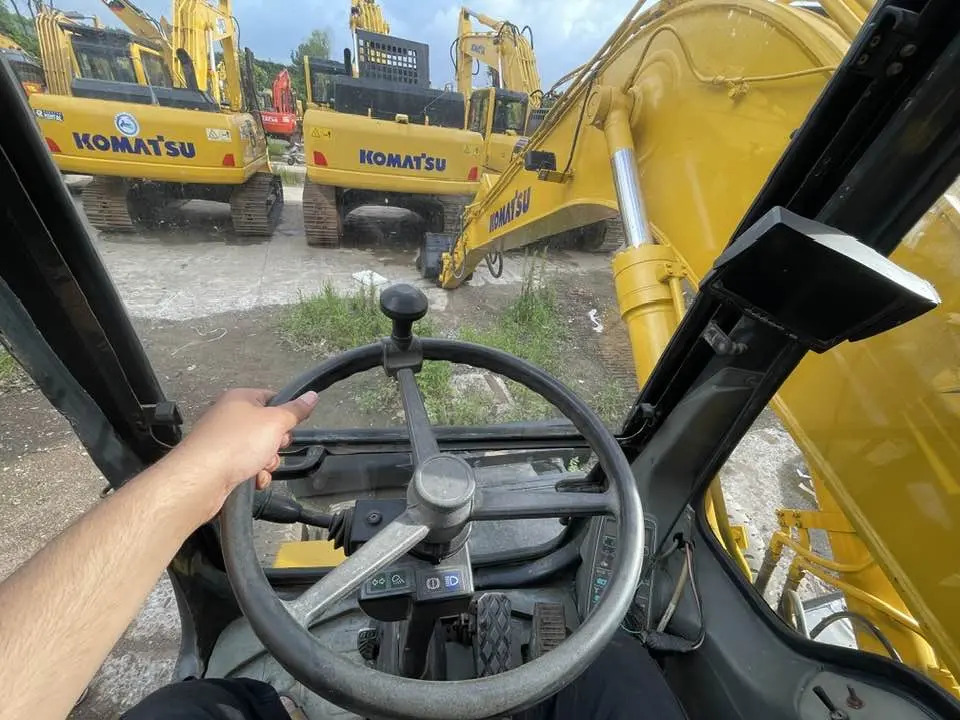 Komatsu PW160-11 - Bager na kotačima: slika Komatsu PW160-11 - Bager na kotačima Komatsu PW160-11 - Bager na kotačima: slika Komatsu PW160-11 - Bager na kotačima