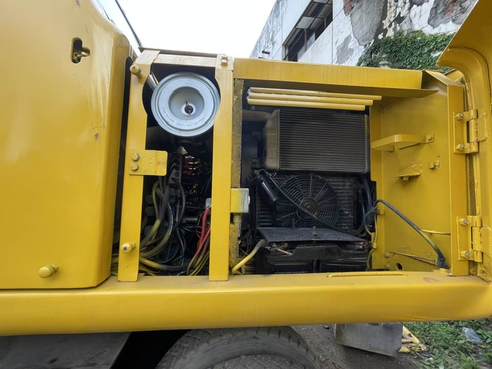 Bager na kotačima Komatsu PW160: slika Bager na kotačima Komatsu PW160