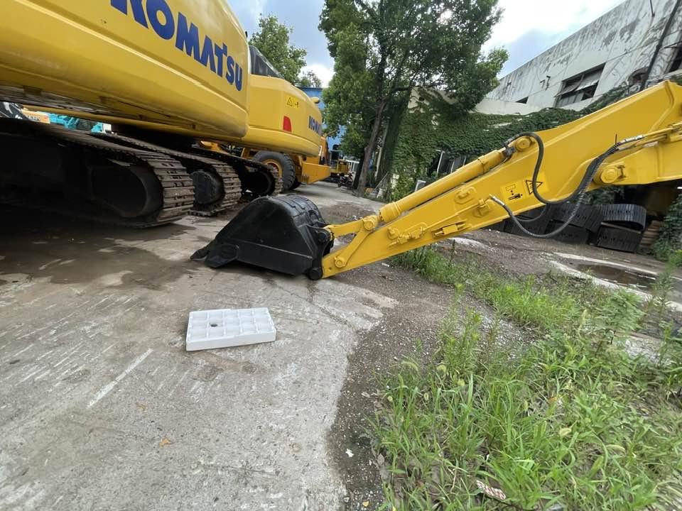 Bager na kotačima Komatsu PW160: slika Bager na kotačima Komatsu PW160