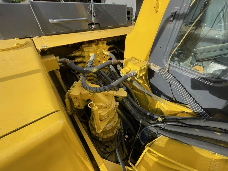 Bager na kotačima Komatsu PW160: slika Bager na kotačima Komatsu PW160