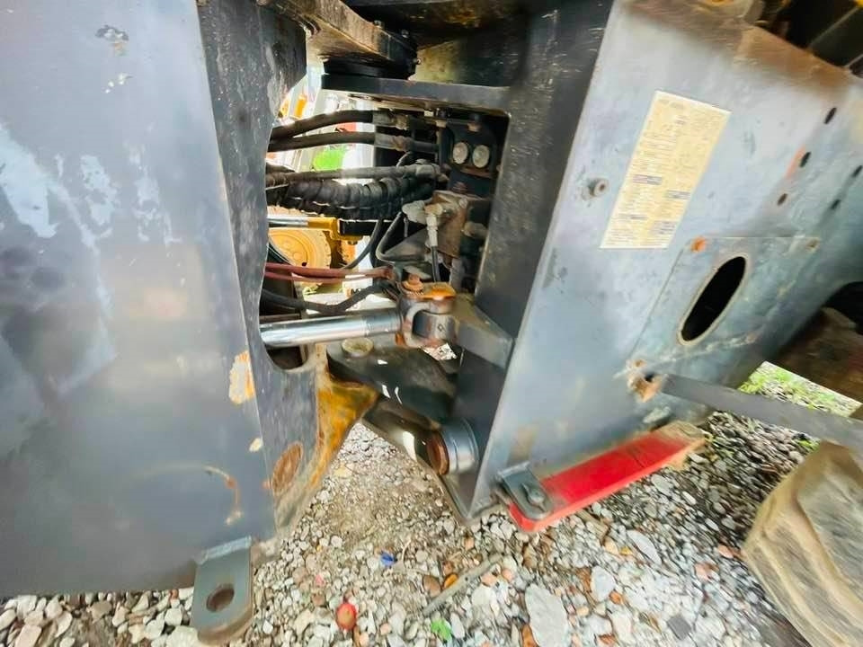 Komatsu WA320 - Utovarivač na kotačima: slika Komatsu WA320 - Utovarivač na kotačima Komatsu WA320 - Utovarivač na kotačima: slika Komatsu WA320 - Utovarivač na kotačima