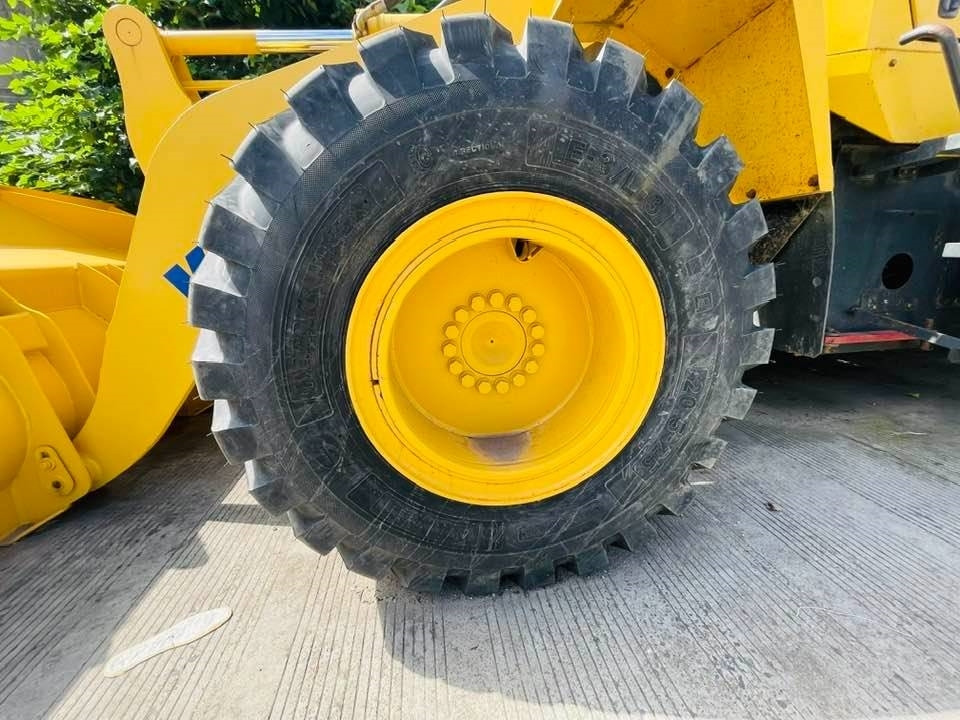 Komatsu WA380-8 - Utovarivač na kotačima: slika Komatsu WA380-8 - Utovarivač na kotačima Komatsu WA380-8 - Utovarivač na kotačima: slika Komatsu WA380-8 - Utovarivač na kotačima