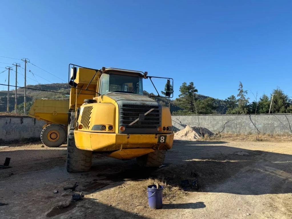 Volvo A 40 D - Zglobni istovarivač: slika Volvo A 40 D - Zglobni istovarivač Volvo A 40 D - Zglobni istovarivač: slika Volvo A 40 D - Zglobni istovarivač