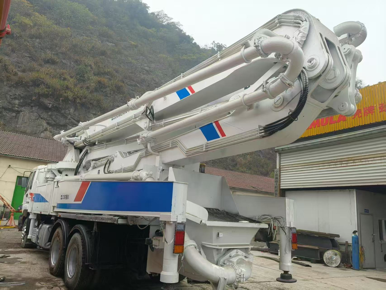 ZOOMLION ZLJ5335THB - Beton pumpa: slika ZOOMLION ZLJ5335THB - Beton pumpa ZOOMLION ZLJ5335THB - Beton pumpa: slika ZOOMLION ZLJ5335THB - Beton pumpa