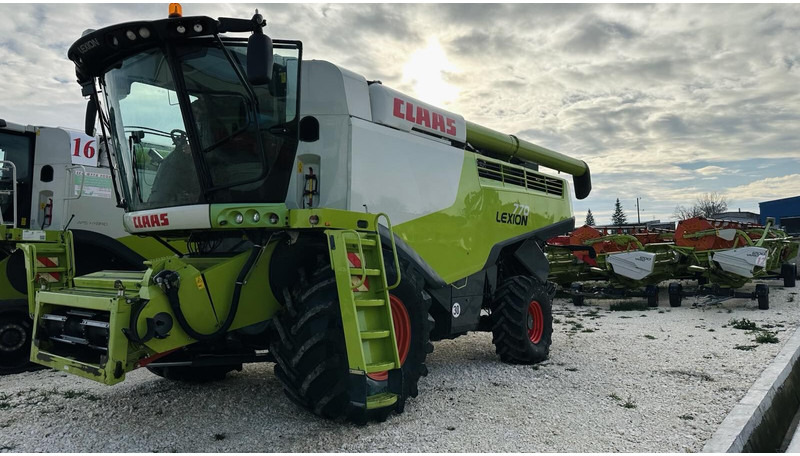 Claas Lexion 770 - Kombajn za žetvu: slika Claas Lexion 770 - Kombajn za žetvu Claas Lexion 770 - Kombajn za žetvu: slika Claas Lexion 770 - Kombajn za žetvu