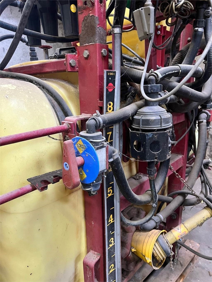 Hardi 800 L MED 12 BOM - Prskalica za traktor: slika Hardi 800 L MED 12 BOM - Prskalica za traktor Hardi 800 L MED 12 BOM - Prskalica za traktor: slika Hardi 800 L MED 12 BOM - Prskalica za traktor