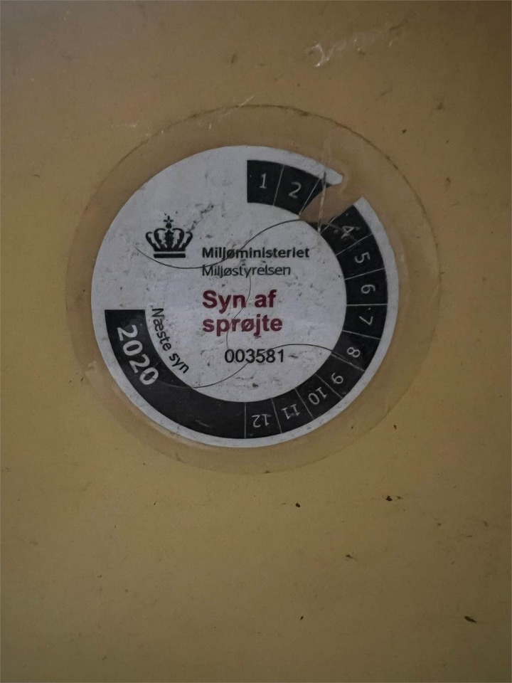 Hardi 800 L MED 12 BOM - Prskalica za traktor: slika Hardi 800 L MED 12 BOM - Prskalica za traktor Hardi 800 L MED 12 BOM - Prskalica za traktor: slika Hardi 800 L MED 12 BOM - Prskalica za traktor