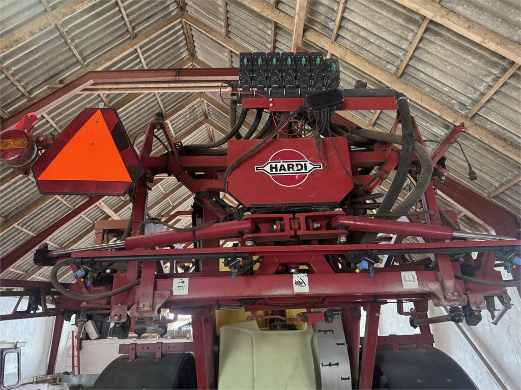 Hardi NAVIGATOR 6000L - Vučena prskalica: slika Hardi NAVIGATOR 6000L - Vučena prskalica Hardi NAVIGATOR 6000L - Vučena prskalica: slika Hardi NAVIGATOR 6000L - Vučena prskalica