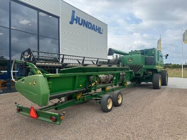 John Deere T660I - Kombajn za žetvu: slika John Deere T660I - Kombajn za žetvu John Deere T660I - Kombajn za žetvu: slika John Deere T660I - Kombajn za žetvu