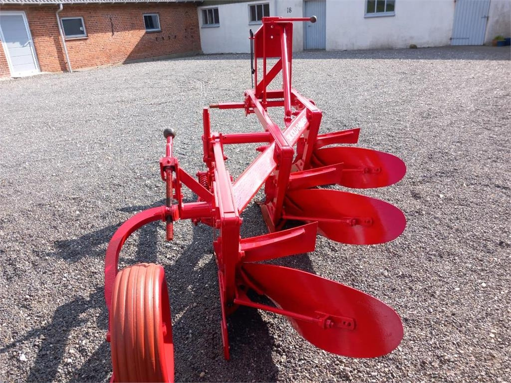 Kongskilde EMINENT 3 FURET - Plug: slika Kongskilde EMINENT 3 FURET - Plug Kongskilde EMINENT 3 FURET - Plug: slika Kongskilde EMINENT 3 FURET - Plug