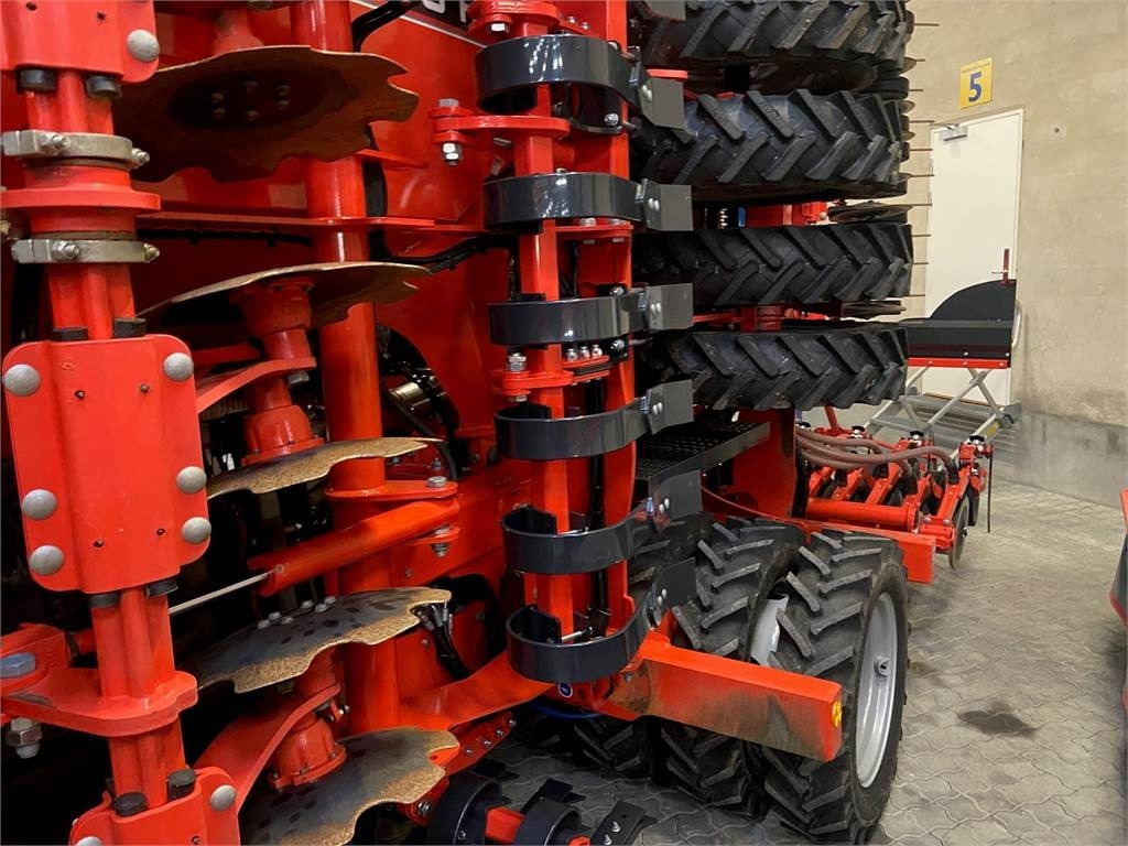 Kuhn ESPRO 6000RC MIX - Kombajn i sijačica: slika Kuhn ESPRO 6000RC MIX - Kombajn i sijačica Kuhn ESPRO 6000RC MIX - Kombajn i sijačica: slika Kuhn ESPRO 6000RC MIX - Kombajn i sijačica