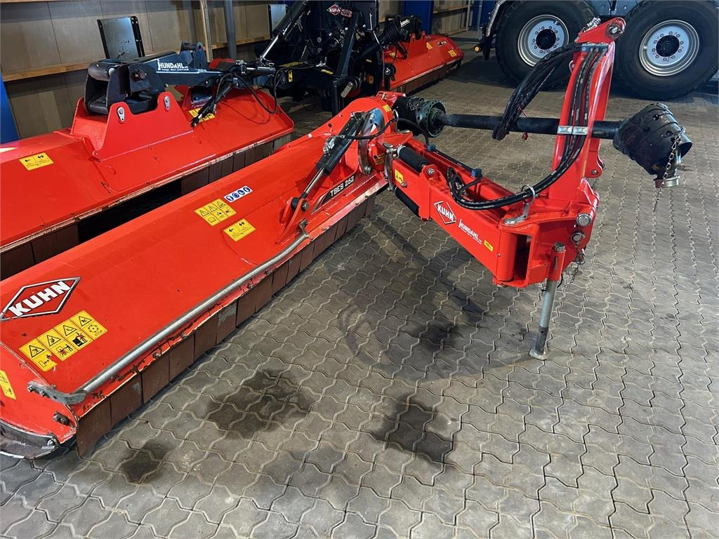 Kuhn TBES262 - Kosilica: slika Kuhn TBES262 - Kosilica Kuhn TBES262 - Kosilica: slika Kuhn TBES262 - Kosilica