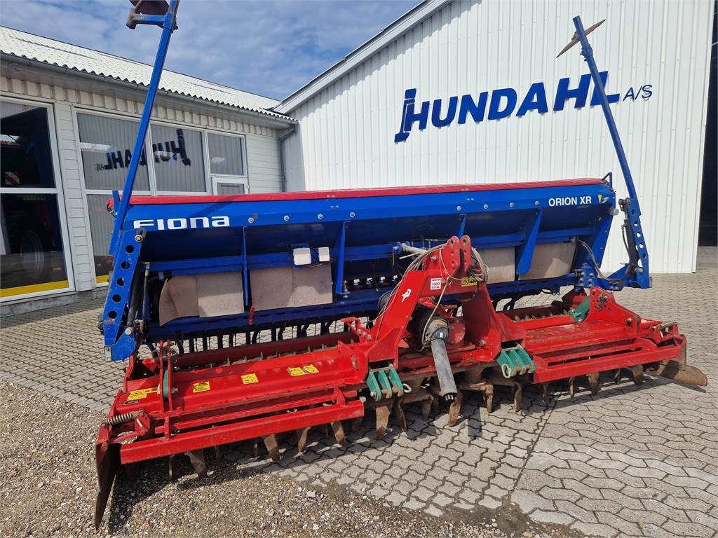 Kverneland NGS401 FIONA ORIONXR - Kombajn i sijačica: slika Kverneland NGS401 FIONA ORIONXR - Kombajn i sijačica Kverneland NGS401 FIONA ORIONXR - Kombajn i sijačica: slika Kverneland NGS401 FIONA ORIONXR - Kombajn i sijačica