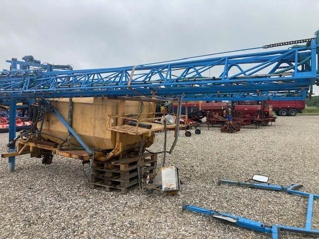 Lindus 3000 L - 30 M BOM - Prskalica za traktor: slika Lindus 3000 L - 30 M BOM - Prskalica za traktor Lindus 3000 L - 30 M BOM - Prskalica za traktor: slika Lindus 3000 L - 30 M BOM - Prskalica za traktor