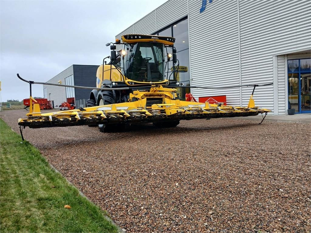New Holland FR650 ST5 - Silažni kombajn: slika New Holland FR650 ST5 - Silažni kombajn New Holland FR650 ST5 - Silažni kombajn: slika New Holland FR650 ST5 - Silažni kombajn