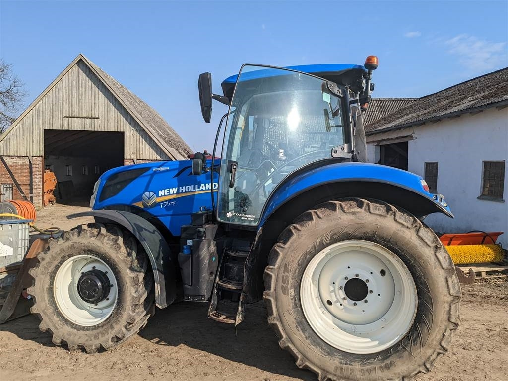 New Holland T7.175 AC ST.V - Traktor: slika New Holland T7.175 AC ST.V - Traktor New Holland T7.175 AC ST.V - Traktor: slika New Holland T7.175 AC ST.V - Traktor