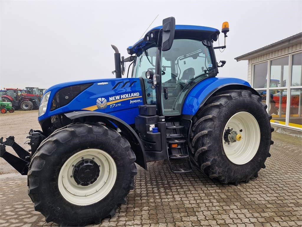 New Holland T7.270AC STAGE V - Traktor: slika New Holland T7.270AC STAGE V - Traktor New Holland T7.270AC STAGE V - Traktor: slika New Holland T7.270AC STAGE V - Traktor