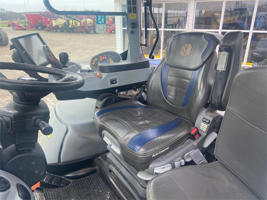 New Holland T7.315 AC - Traktor: slika New Holland T7.315 AC - Traktor New Holland T7.315 AC - Traktor: slika New Holland T7.315 AC - Traktor