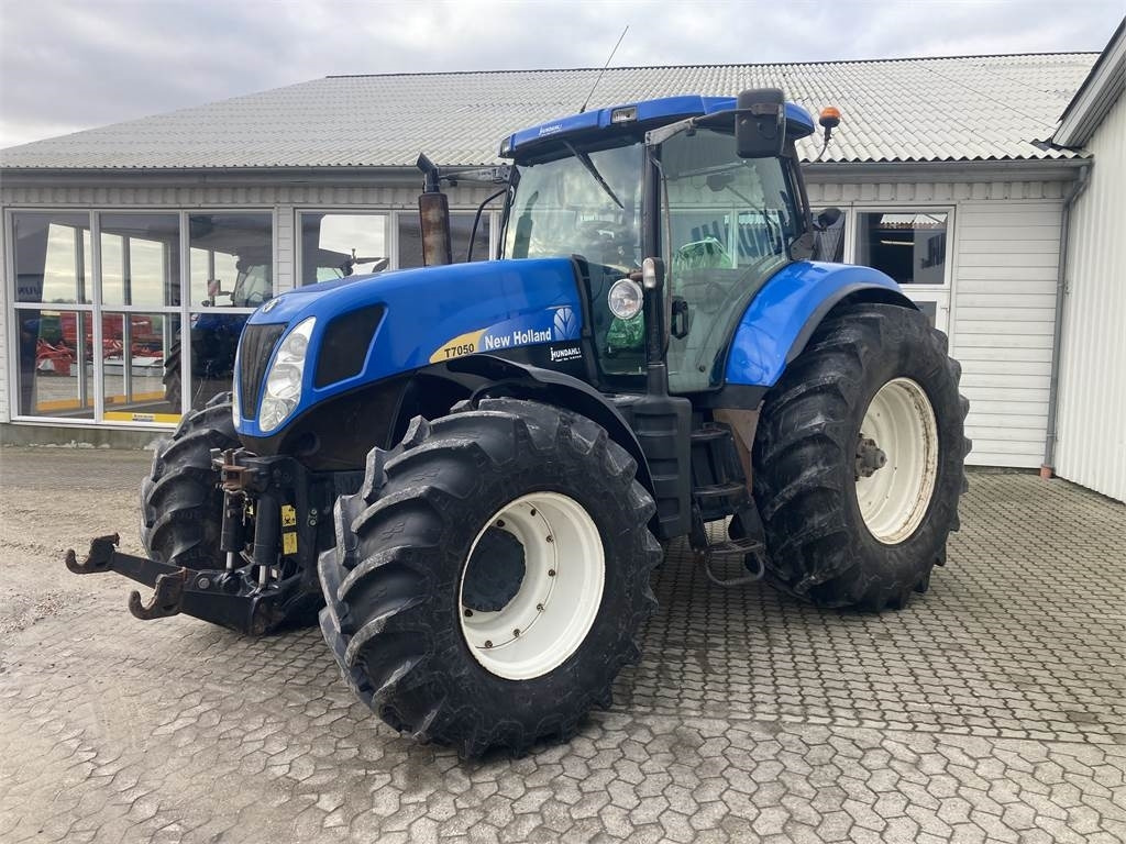 New Holland T7050 - Traktor: slika New Holland T7050 - Traktor New Holland T7050 - Traktor: slika New Holland T7050 - Traktor