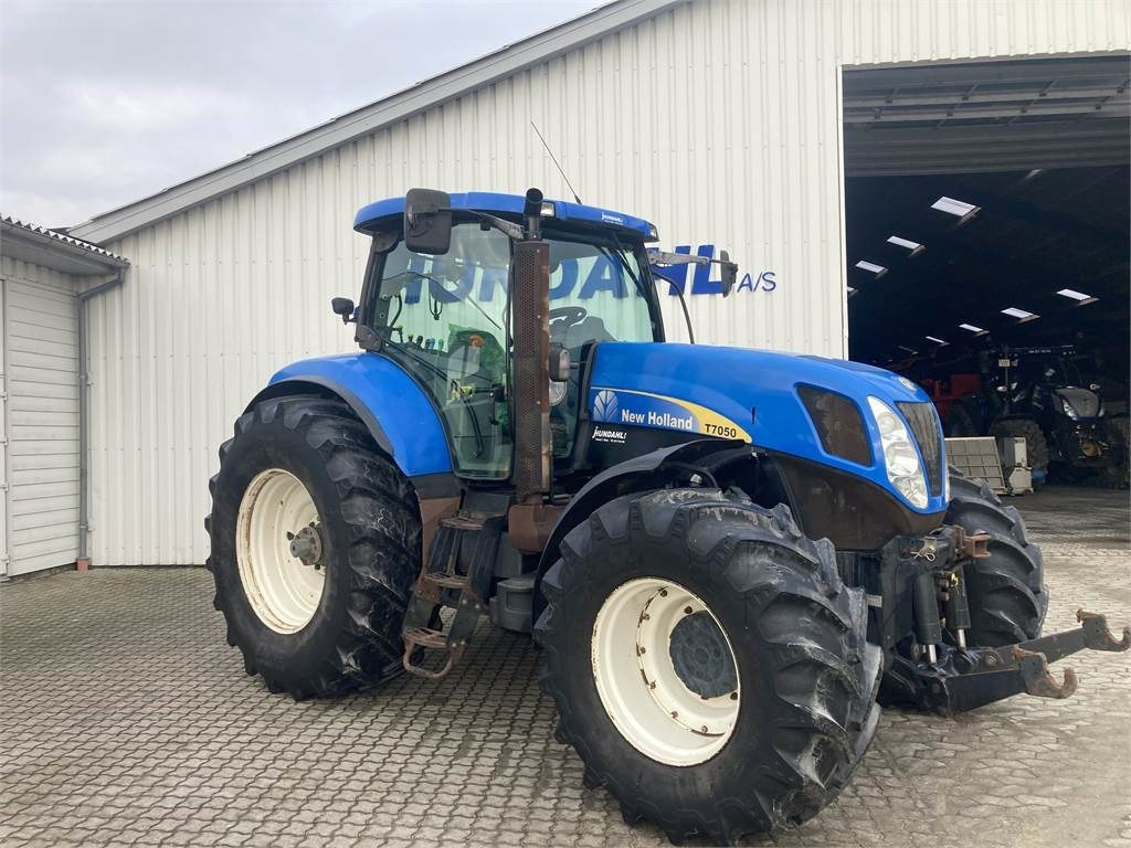 New Holland T7050 - Traktor: slika New Holland T7050 - Traktor New Holland T7050 - Traktor: slika New Holland T7050 - Traktor
