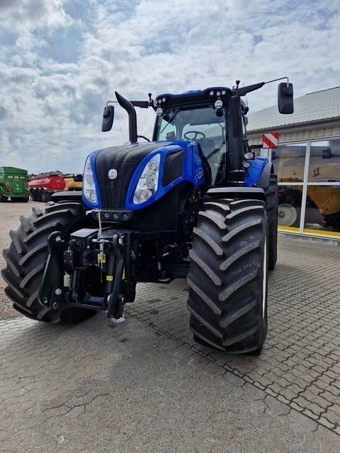 New Holland T8.435 PLMI UC ST. V - Traktor: slika New Holland T8.435 PLMI UC ST. V - Traktor New Holland T8.435 PLMI UC ST. V - Traktor: slika New Holland T8.435 PLMI UC ST. V - Traktor