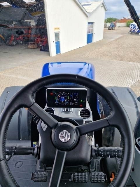 New Holland T8.435 PLMI UC ST. V - Traktor: slika New Holland T8.435 PLMI UC ST. V - Traktor New Holland T8.435 PLMI UC ST. V - Traktor: slika New Holland T8.435 PLMI UC ST. V - Traktor