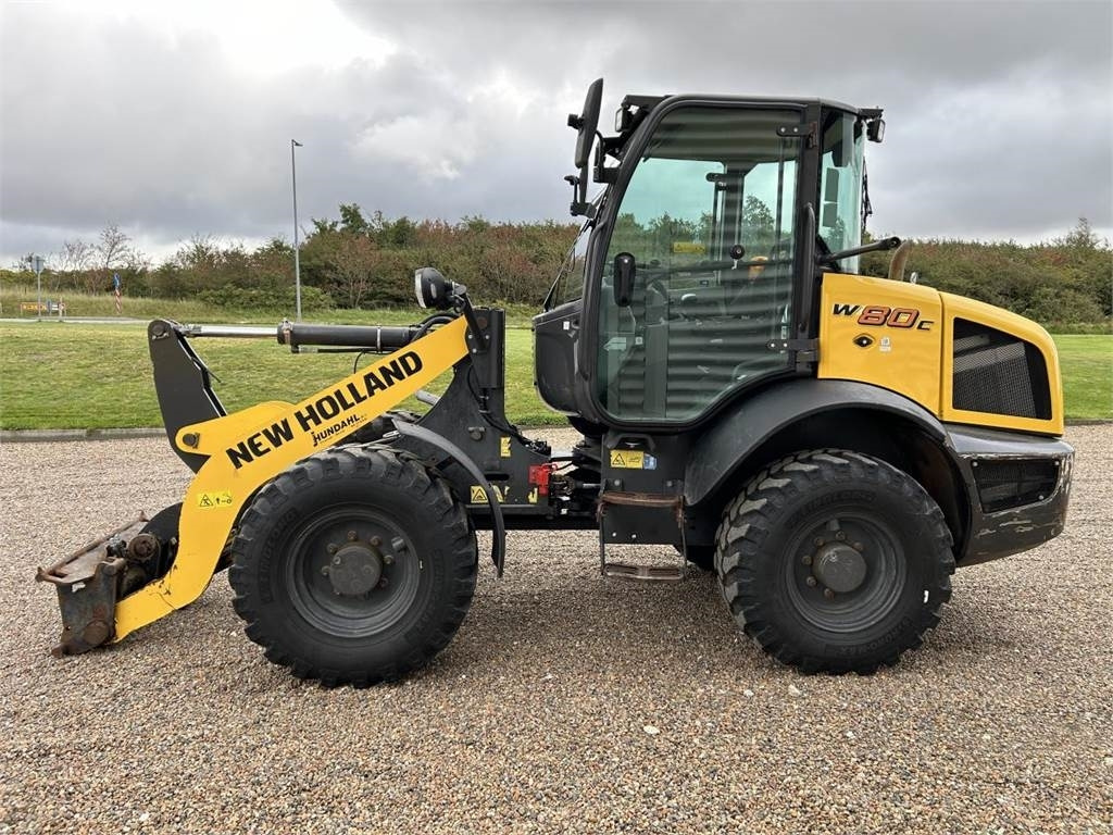 New Holland W80C ZB HS-AG - Utovarivač na kotačima: slika New Holland W80C ZB HS-AG - Utovarivač na kotačima New Holland W80C ZB HS-AG - Utovarivač na kotačima: slika New Holland W80C ZB HS-AG - Utovarivač na kotačima
