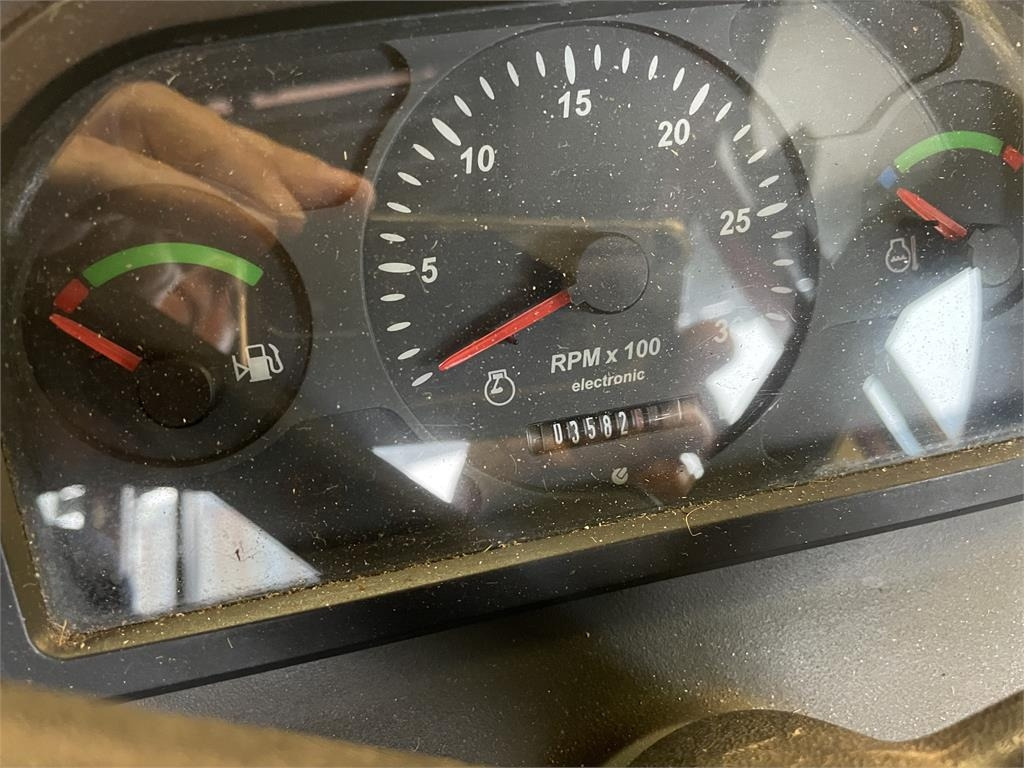 Rimas MULTI-TRAC 504 - Općinski traktor: slika Rimas MULTI-TRAC 504 - Općinski traktor Rimas MULTI-TRAC 504 - Općinski traktor: slika Rimas MULTI-TRAC 504 - Općinski traktor